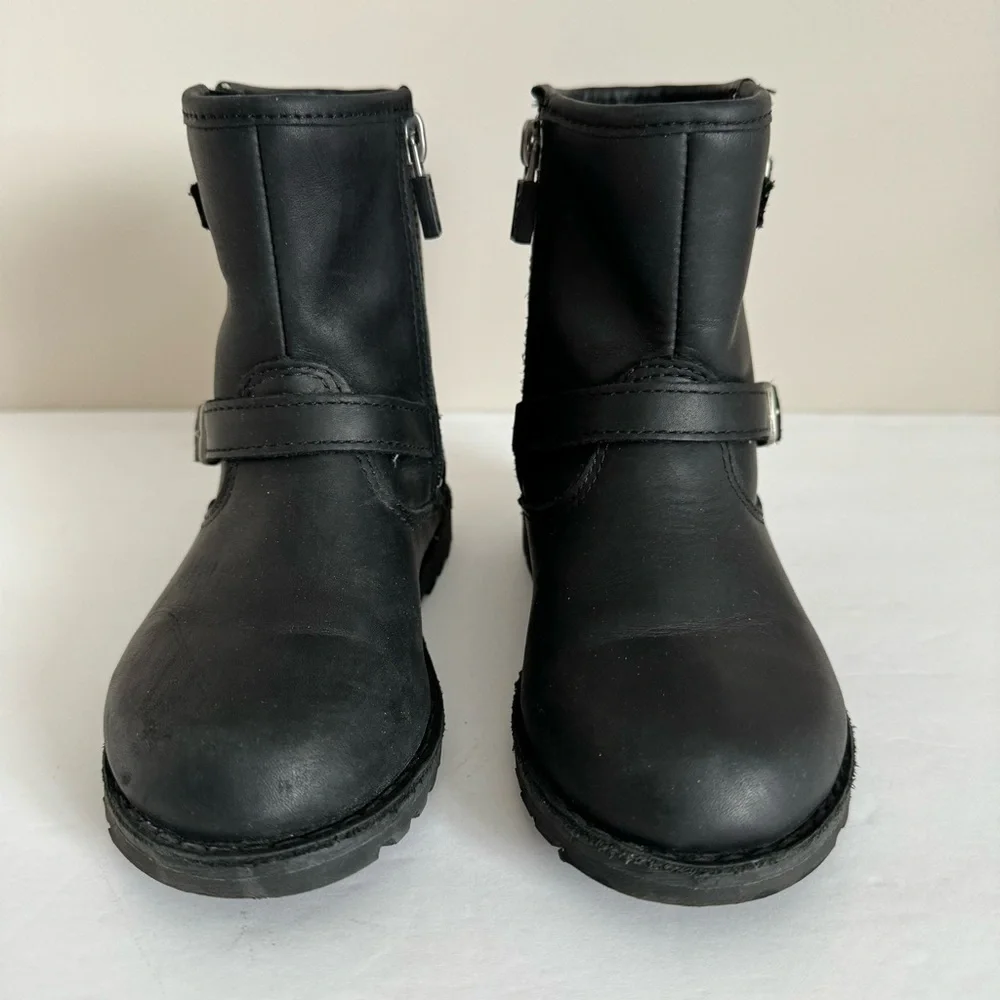 UGG harwell black